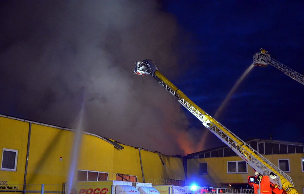 Grossfeuer Poco Lager Koeln Porz Gremberghoven Hansestr P210.JPG - Miklos Laubert